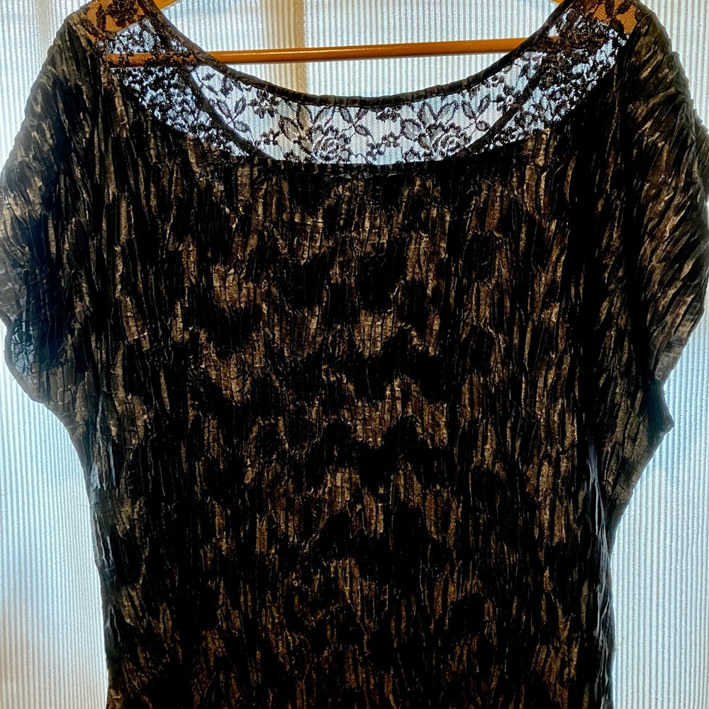 Source Unknown Black Pleated Relaxed Blouse